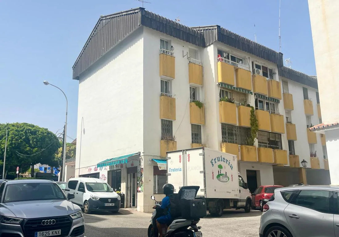 Man taken hostage at knife point in Spain's Marbella